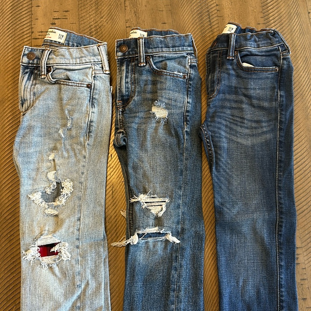 Size 7/8 Abercrombie skinny jeans. Like-brand new condition!